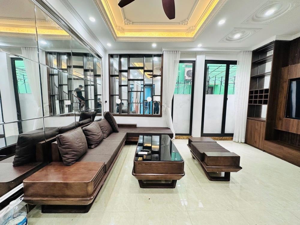 Nhà phố Cầu Giấy 34/41m² 6 Tầng, Mặt Tiền 3.8m, Ô Tô 10m - 9.35 Tỷ