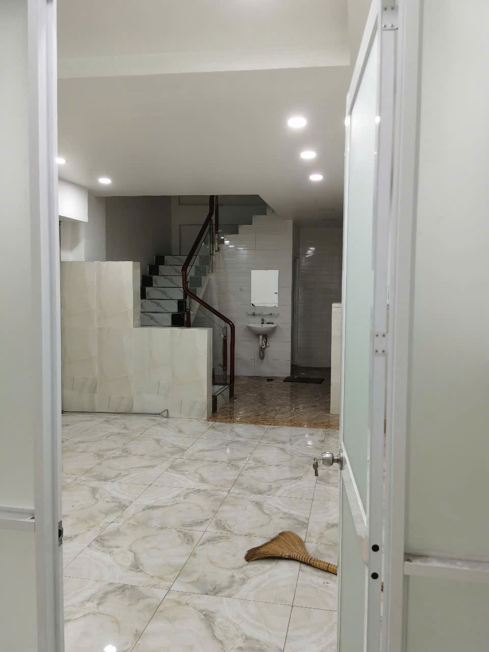 Bán nhà góc 2 mặt tiền Lý Nam Đế, Quận 11 - 4x15m, 4 Tầng, Giá 14.5 Tỷ