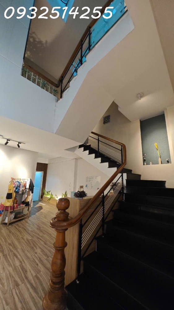 Bán nhà mặt phố Phan Chu Trinh, Hải Châu, Đà Nẵng. DT 109m2, 4 tầng, 6PN. Giá 19.8 tỷ, sổ đỏ. LH: