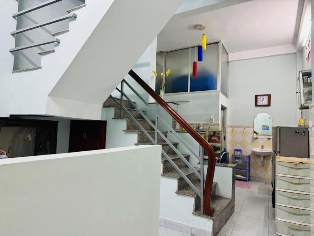 Bán nhà Quận 1 - Vip Hẻm Xe Hơi, 3 Tầng BTCT - Giá Tốt