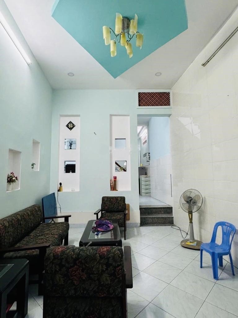 Bán nhà Quận 1 - Vip Hẻm Xe Hơi, 3 Tầng BTCT - Giá Tốt
