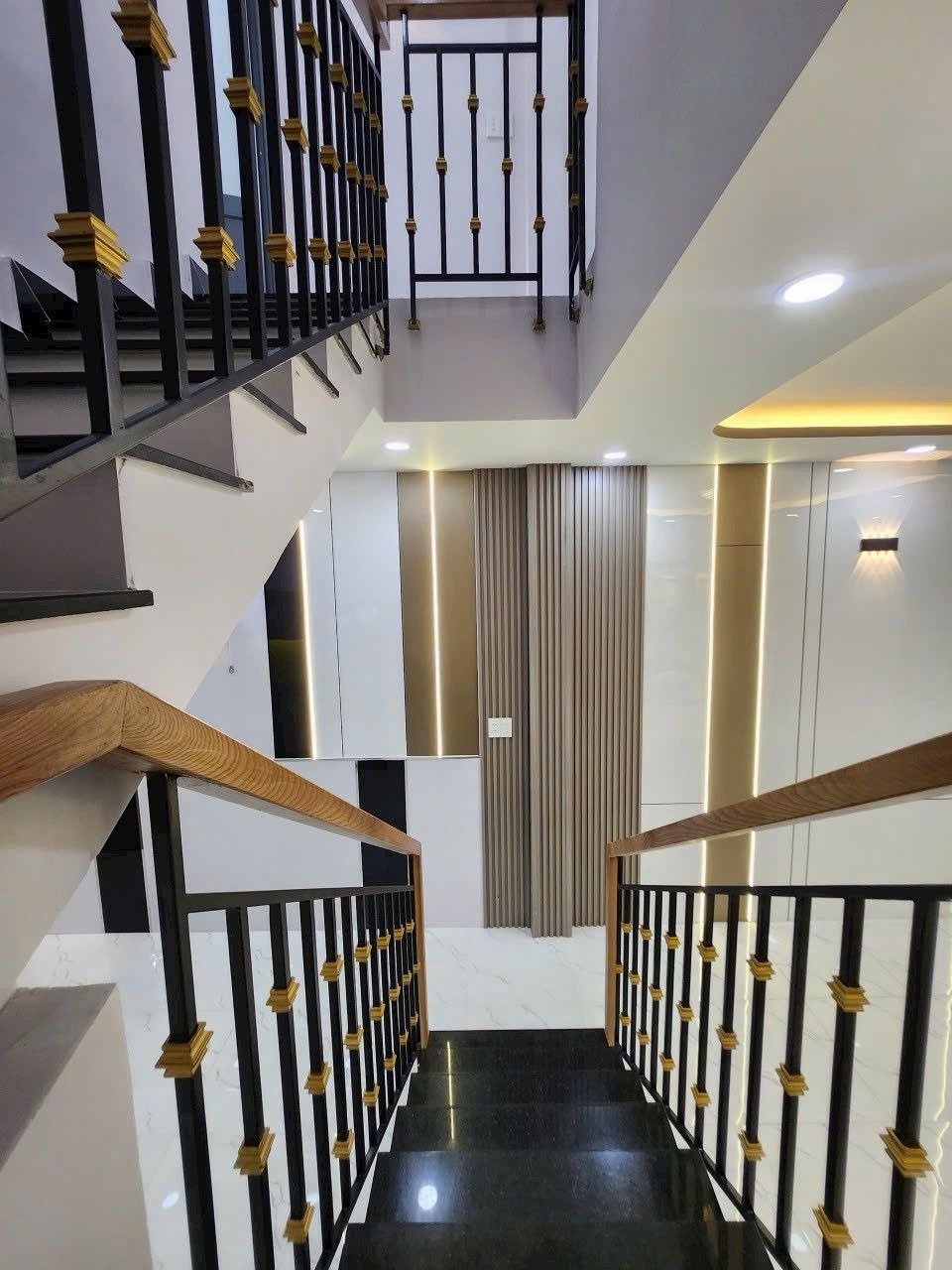 Nhà Tân Phú Full Nội Thất - 40m2, 2 Tầng, 5.65 Tỷ TL - Hẻm Vườn Lài