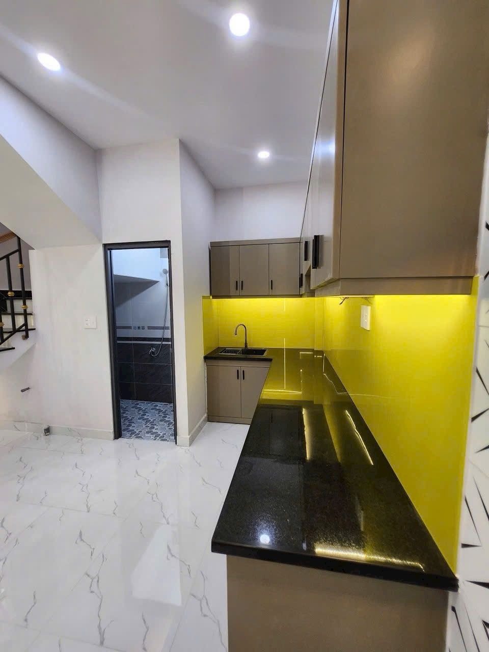 Nhà Tân Phú Full Nội Thất - 40m2, 2 Tầng, 5.65 Tỷ TL - Hẻm Vườn Lài