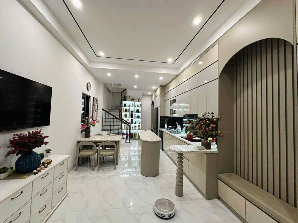 BÁN NHÀ PHỐ TRẠM – DÂN XÂY – FULL NỘI THẤT NHẬP KHẨU