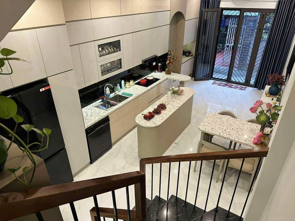 BÁN NHÀ PHỐ TRẠM – DÂN XÂY – FULL NỘI THẤT NHẬP KHẨU