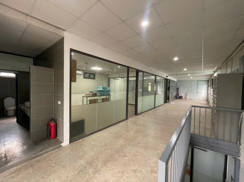 Cho Thuê Sàn 250m² Ngã Tư Tân Mai - Giá Tốt, Vị Trí Đắc Địa