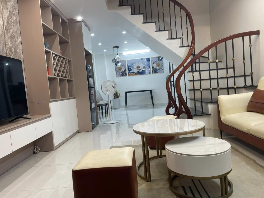 Nhà phố Hoàng Hoa Thám - 45m² - 3 Tầng - Giá 8.1 Tỷ