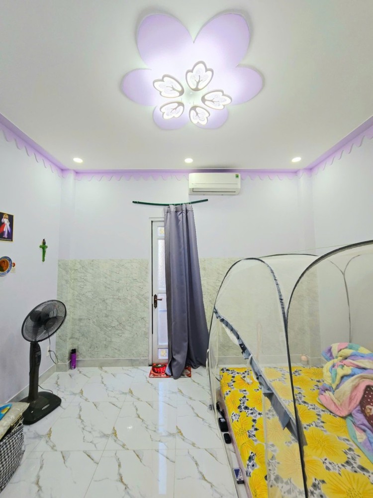 Bán nhà Đường Long Phước, Phường Long Phước, DT 50m2, 2 tầng, 2PN, SH, giá 3.65  tỷ
