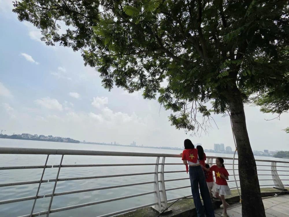 Nhà Lạc Long Quân 90m², 3 Tầng, View Hồ Tây - 13.9 Tỷ
