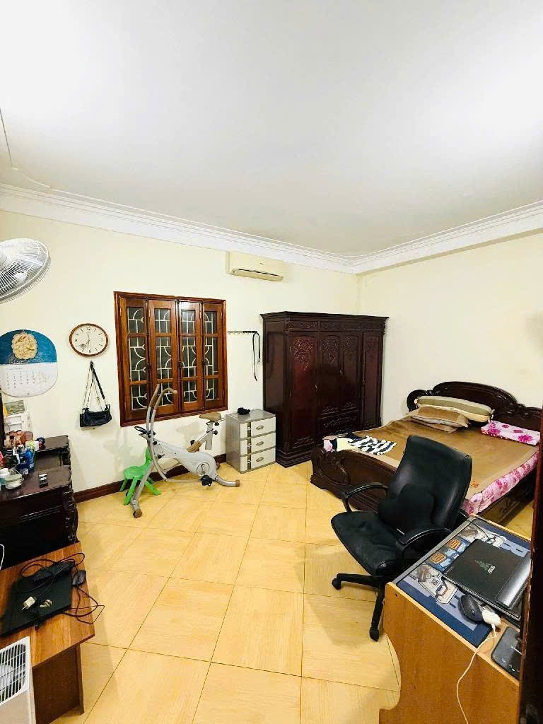 Nhà Lạc Long Quân 90m², 3 Tầng, View Hồ Tây - 13.9 Tỷ