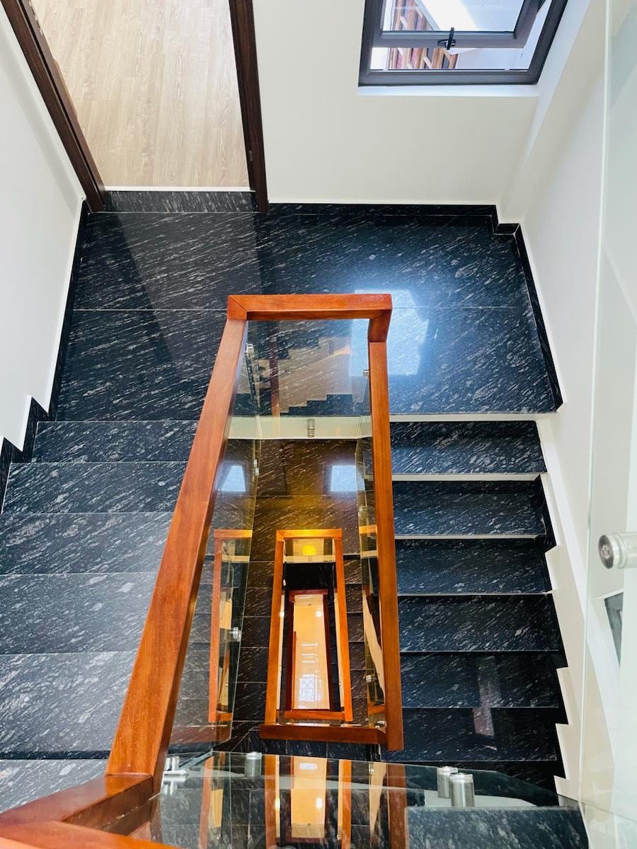 Siêu phẩm Lạc Long Quân - Cầu Giấy: Nhà 5 tầng Full Nội Thất - Giá 8.3 tỷ