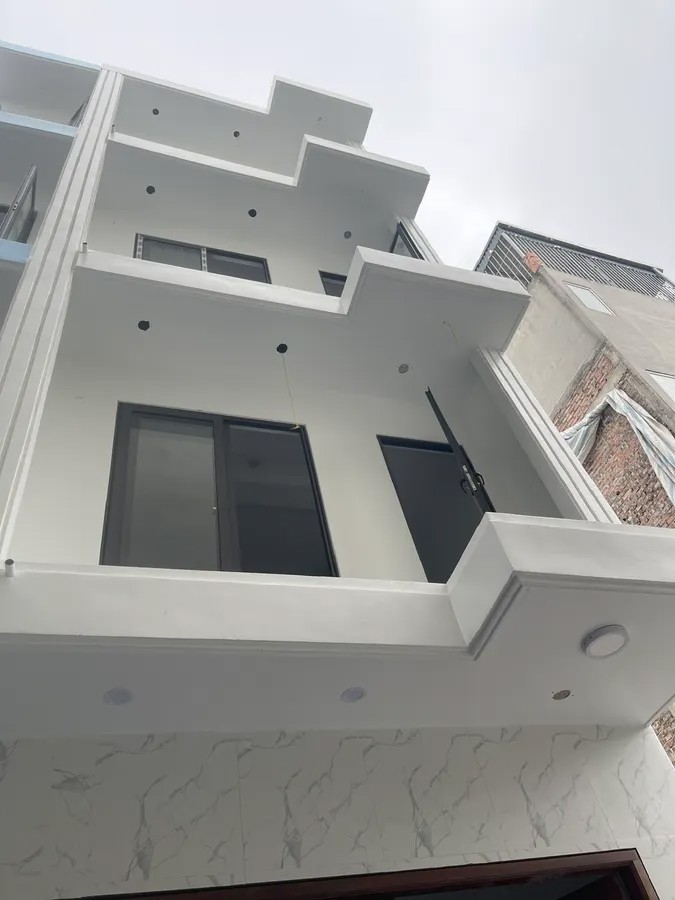 NHÀ MỚI Phố Nguyễn Văn Cừ 33m2 X 5 tầng mặt tiền 3.6m, 6.5 tỷ Long Biên Hà Nội