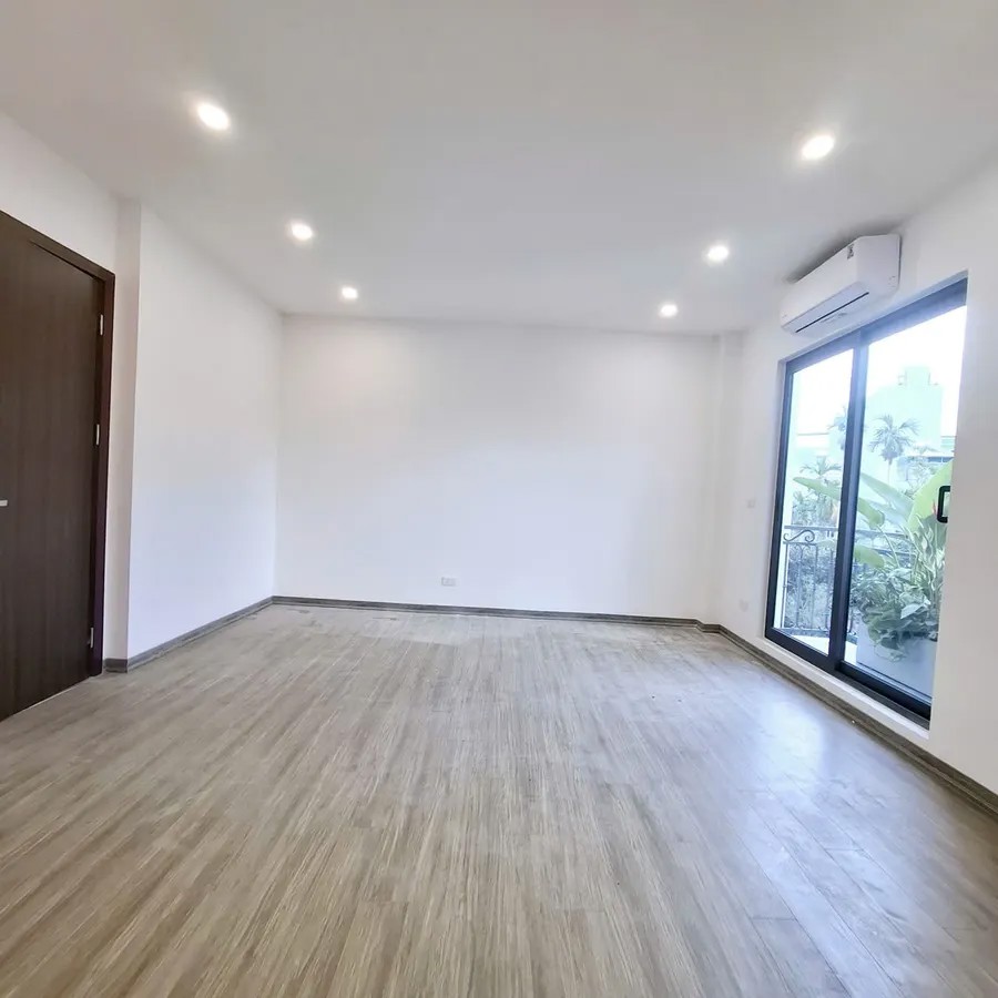 NHÀ MỚI FULL NỘI THẤT Phố  Nguyễn Văn Linh 46m2 X 6 tầng mặt tiền 5m 7.8 Tỷ Long Biên