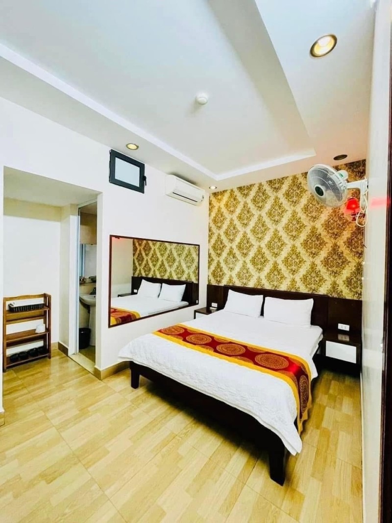 Bán nhà mặt phố Cổ Linh, Long Biên 8 tầng, 82m², mặt tiền 5.2m - Dòng tiền 60tr/tháng