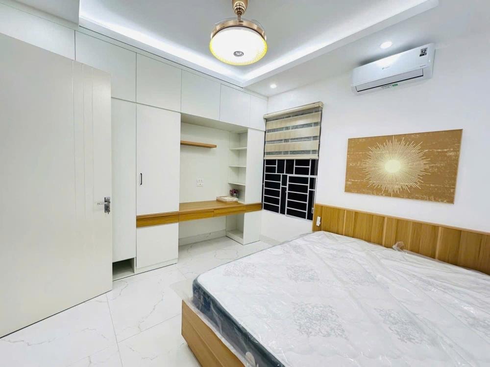 Bán nhà Hoàng Quốc Việt 63m² 6 tầng, thang máy, phân lô, ô tô tránh, 25 tỷ