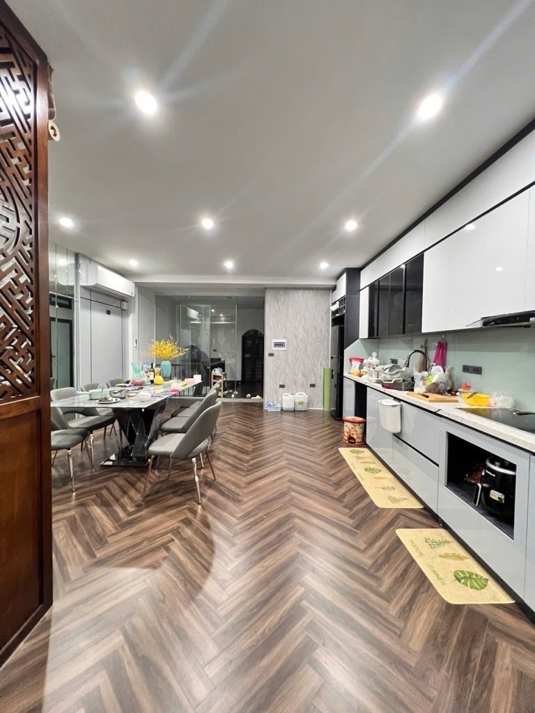 Bán nhà liền kề 2 mặt tiền Viện 103 Nguyễn Khuyến - Diện tích lớn, 6 tầng, thang máy