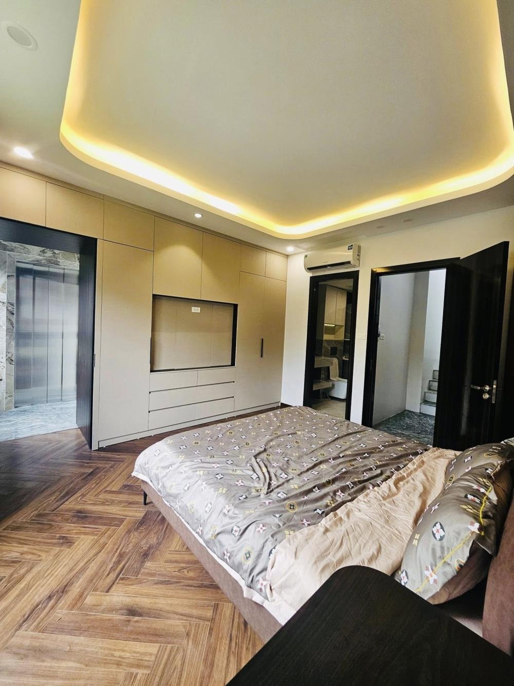 Nhà Mặt Ngõ Trần Duy Hưng 49m² - 5 Tầng - Giá 13.3 Tỷ