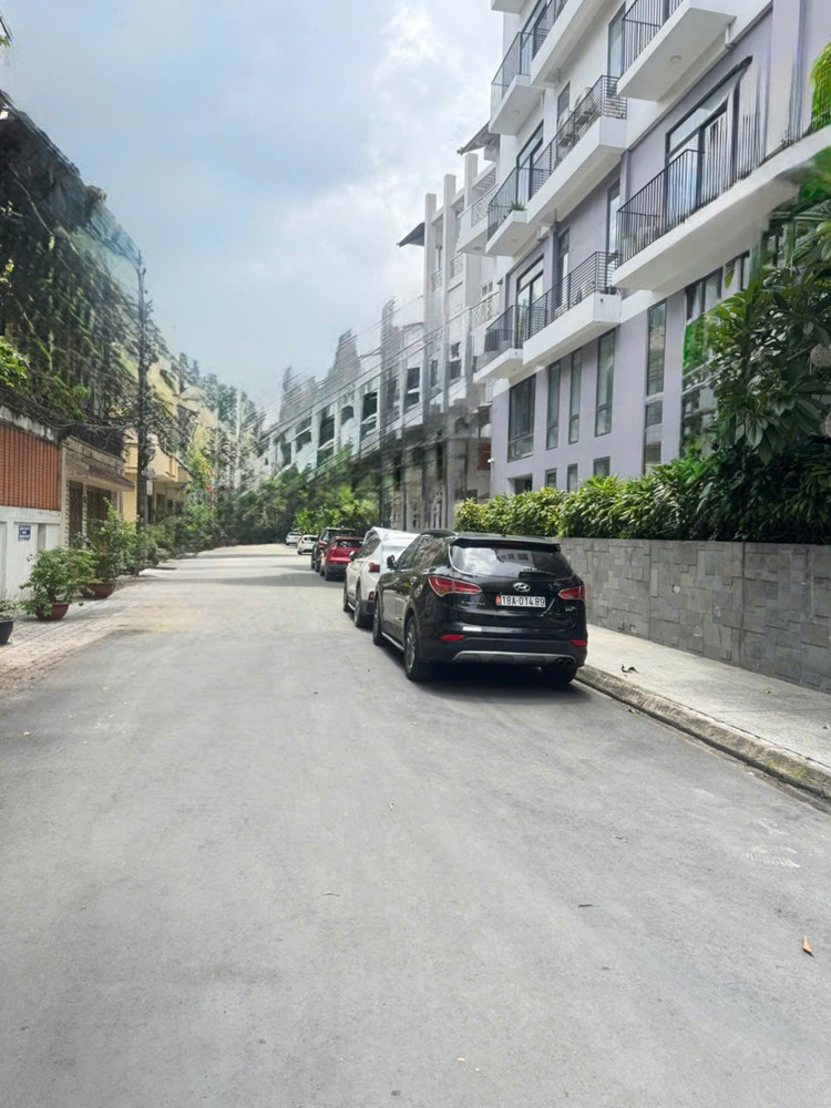 BIỆT THỰ ĐẲNG CẤP – 5 TẦNG – 325M² – HỒ BƠI & THANG MÁY – TÂN BÌNH – 60 TỶ