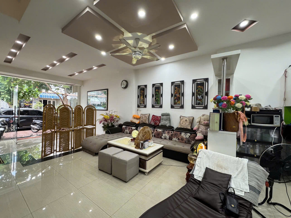 cần bán nhà mặt tiền đương B5 Khu Đô Thị Vĩnh Điềm Trung , diện tich 102 m2 Ngang 6m giá 8,9 tỷ 
