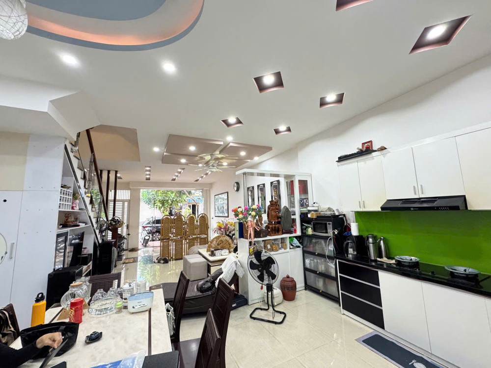 cần bán nhà mặt tiền đương B5 Khu Đô Thị Vĩnh Điềm Trung , diện tich 102 m2 Ngang 6m giá 8,9 tỷ 