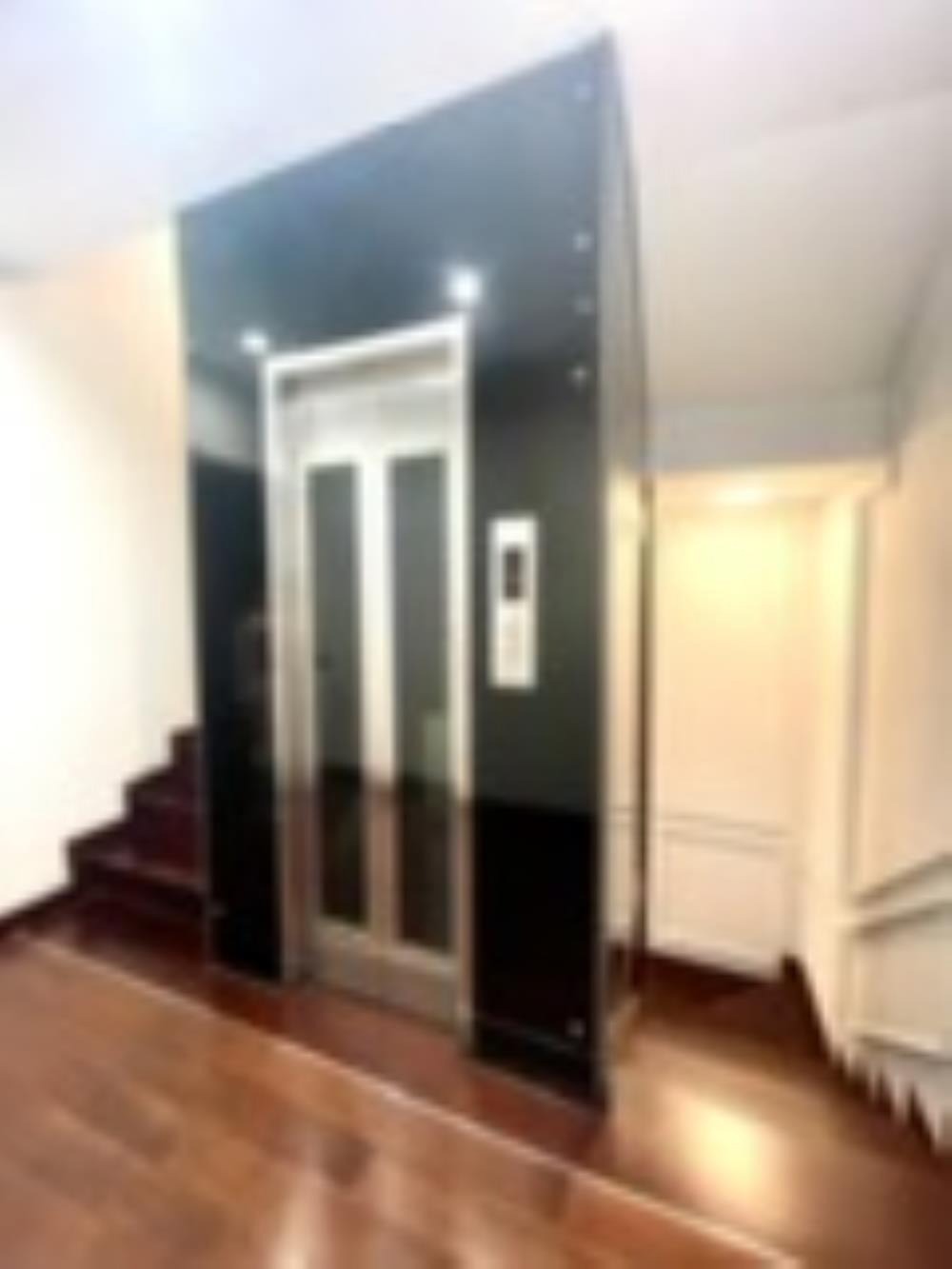 Nhà Phân Lô Nguyên Hồng - 6 Tầng, Thang Máy, Ô Tô Tránh - Giá 400tr/m2
