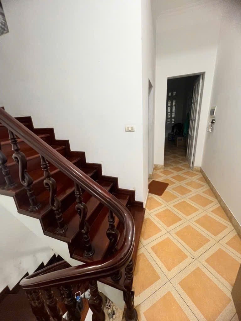 Bán Biệt Thự Xuân La 125m² - 4 Tầng - Ô Tô Vào Nhà - Giá 27.5 Tỷ