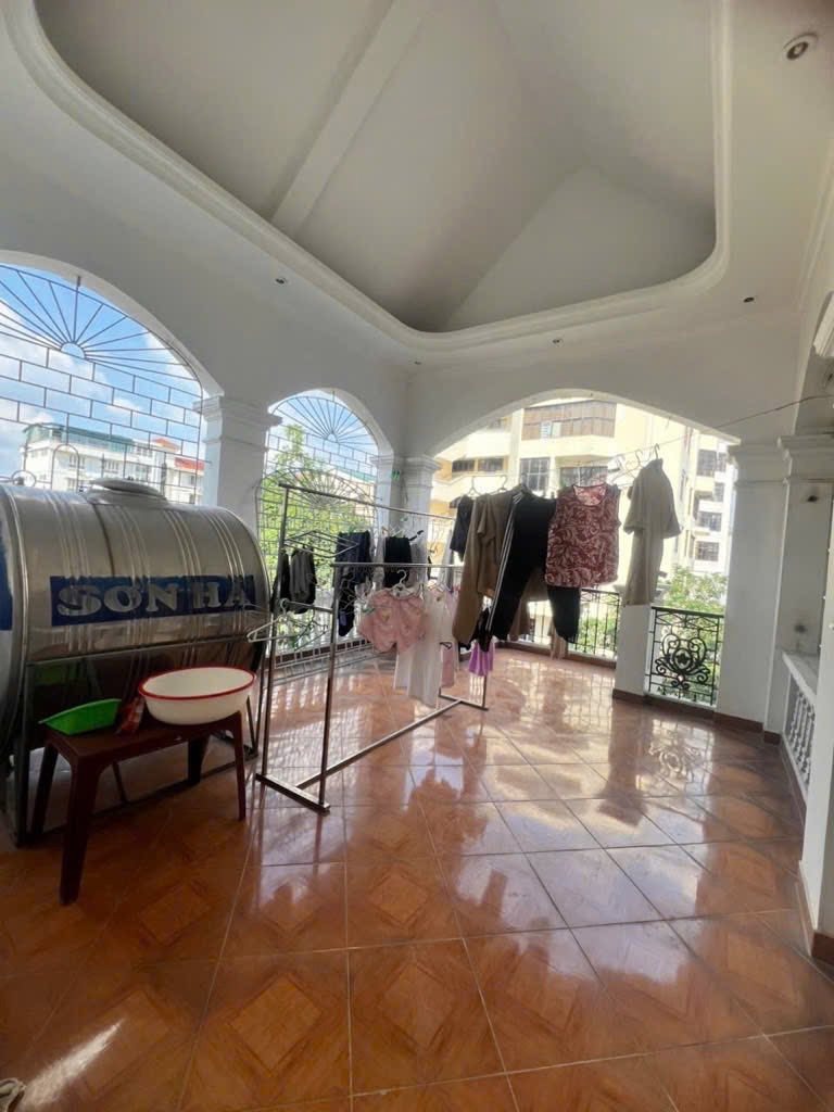 Bán Biệt Thự Xuân La 125m² - 4 Tầng - Ô Tô Vào Nhà - Giá 27.5 Tỷ