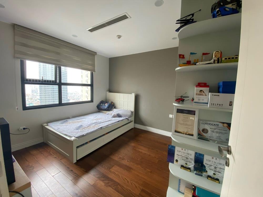 Bán Căn Hộ 3PN Vinhomes D’Capitale: View Hồ, 95m2, Giá 12.5 Tỷ