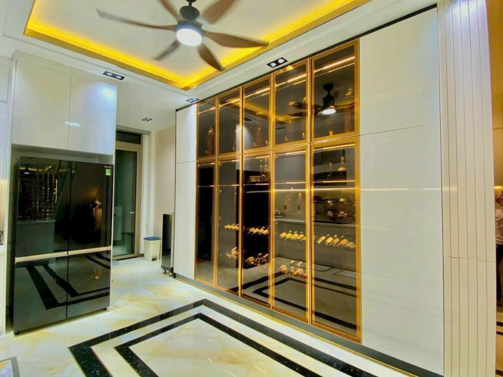 Nhà Đẹp Mặt Tiền, Sơn Kỳ, Tân Phú - 100m2, 4PN, 5WC, Giá 13.5 Tỷ