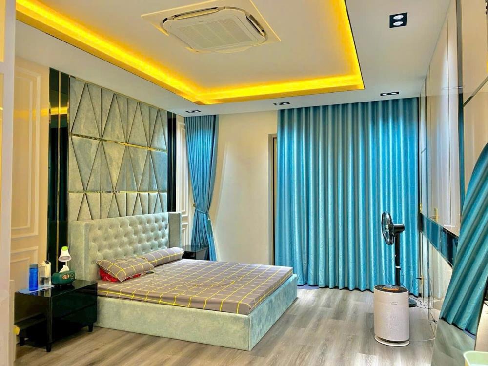 Nhà Đẹp Mặt Tiền, Sơn Kỳ, Tân Phú - 100m2, 4PN, 5WC, Giá 13.5 Tỷ