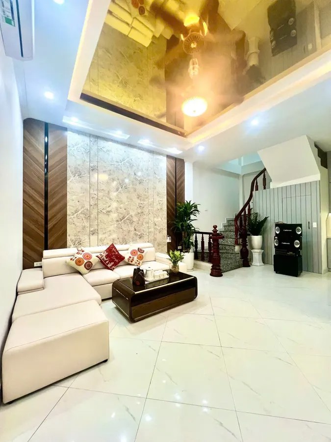 NHÀ  ĐẸP NGÕ THÔNG TRUNG TÂM, QUẬN ĐỐNG ĐA 45m2 X 5 Tầng 8.85 tỷ Hà Nội