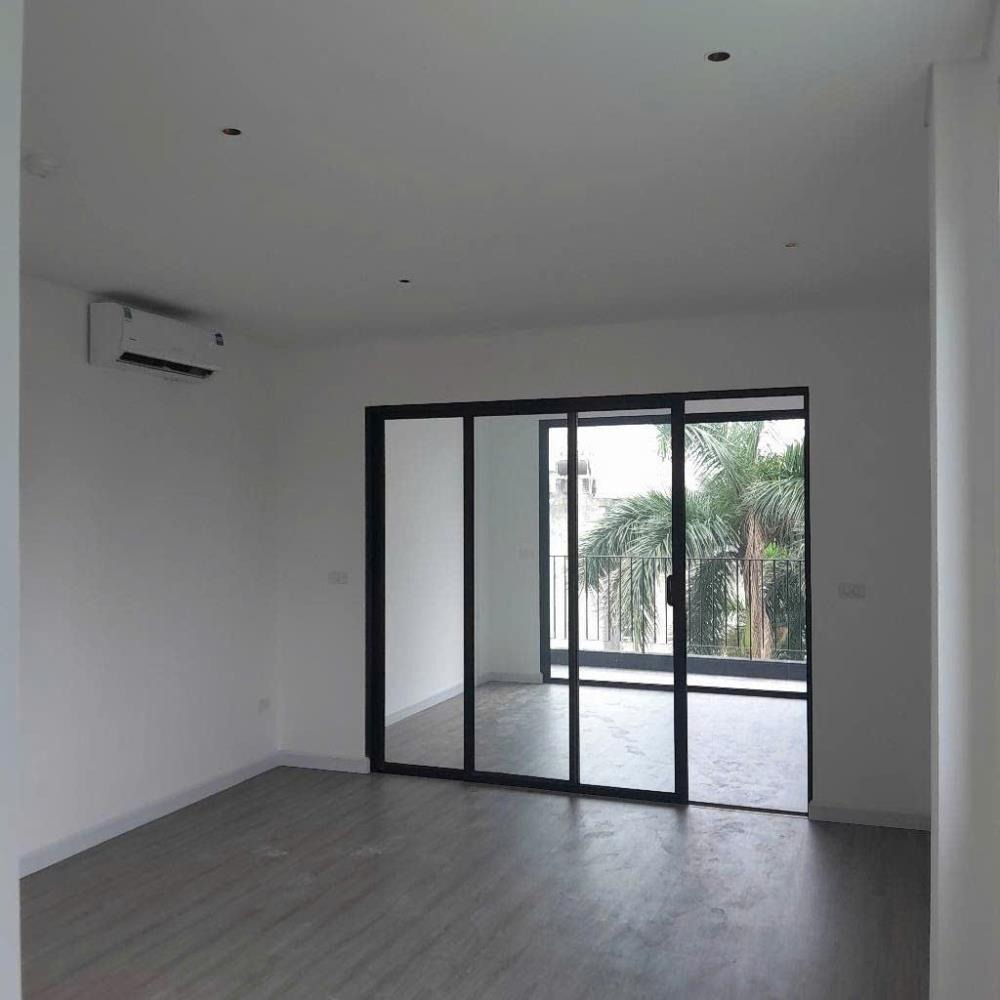 Nhà Mới Lạc Long Quân - Tây Hồ: 65m², Thang Máy, Mặt Tiền 4.2m - 12.2 Tỷ