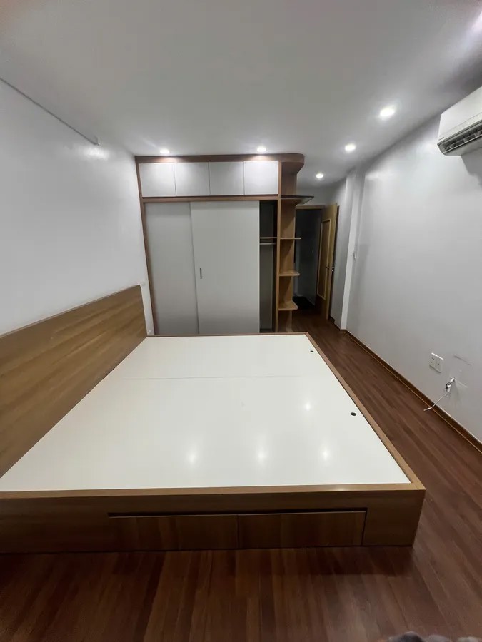 NHÀ MỚI FULL NỘI THẤT Bát Khối 30 m2 X 5 tầng mặt tiền 3.5m 6.1 tỷ Long Biên Hà Nội