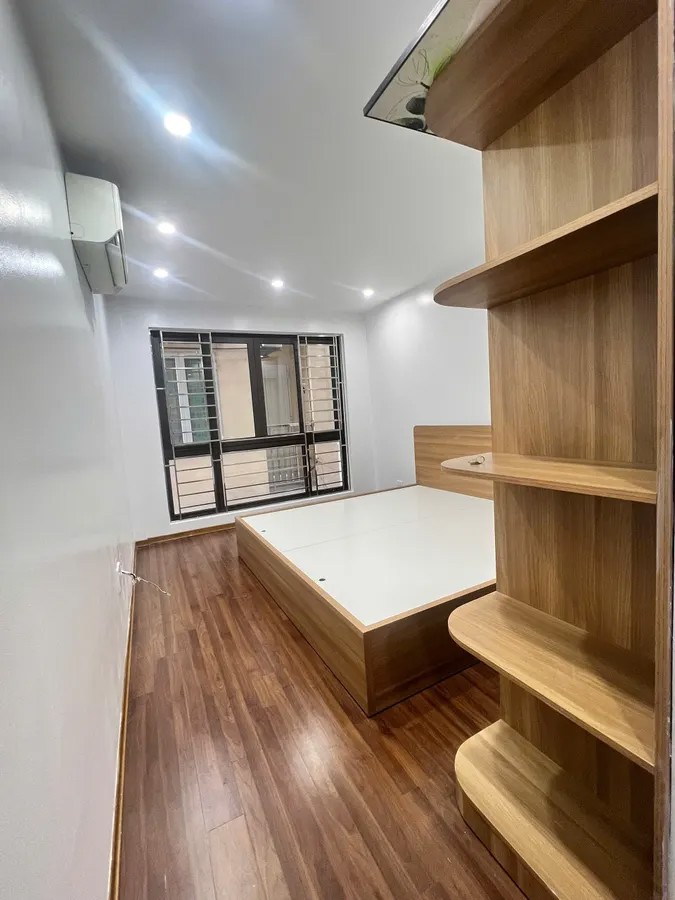 NHÀ MỚI FULL NỘI THẤT Bát Khối 30 m2 X 5 tầng mặt tiền 3.5m 6.1 tỷ Long Biên Hà Nội