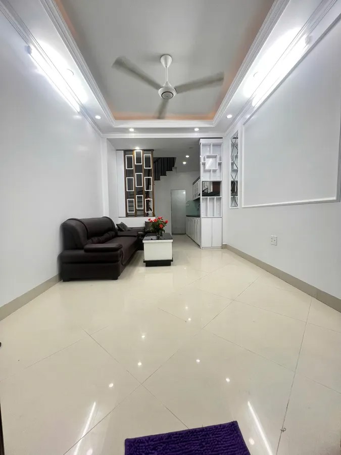 NHÀ MỚI FULL NỘI THẤT Bát Khối 30 m2 X 5 tầng mặt tiền 3.5m 6.1 tỷ Long Biên Hà Nội