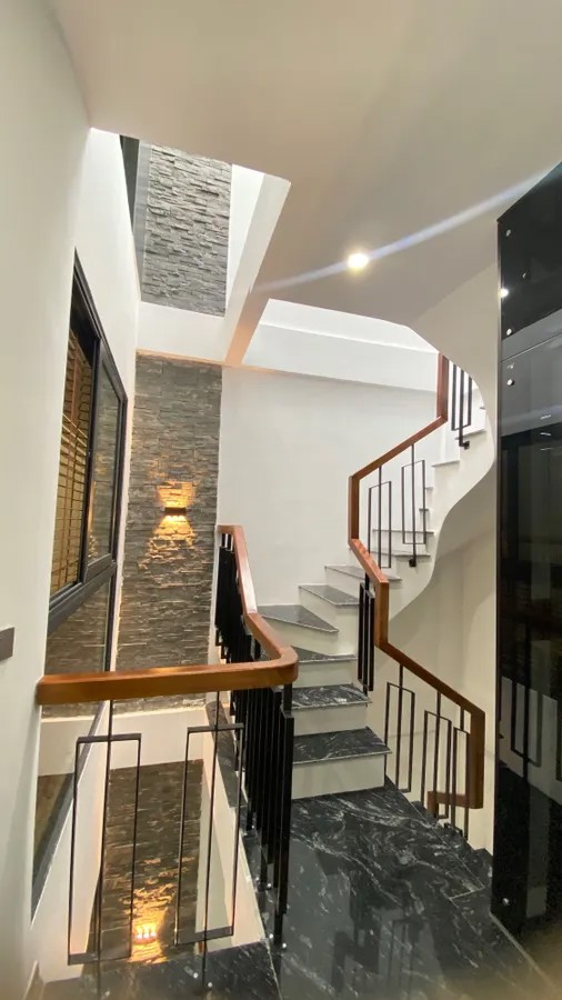 NHÀ ĐẸP DÂN XÂY 5 TẦNG Phố Ngọc Thụy 65m2 mặt tiền 4.1m, 16.8 Tỷ Long Biên Hà Nội