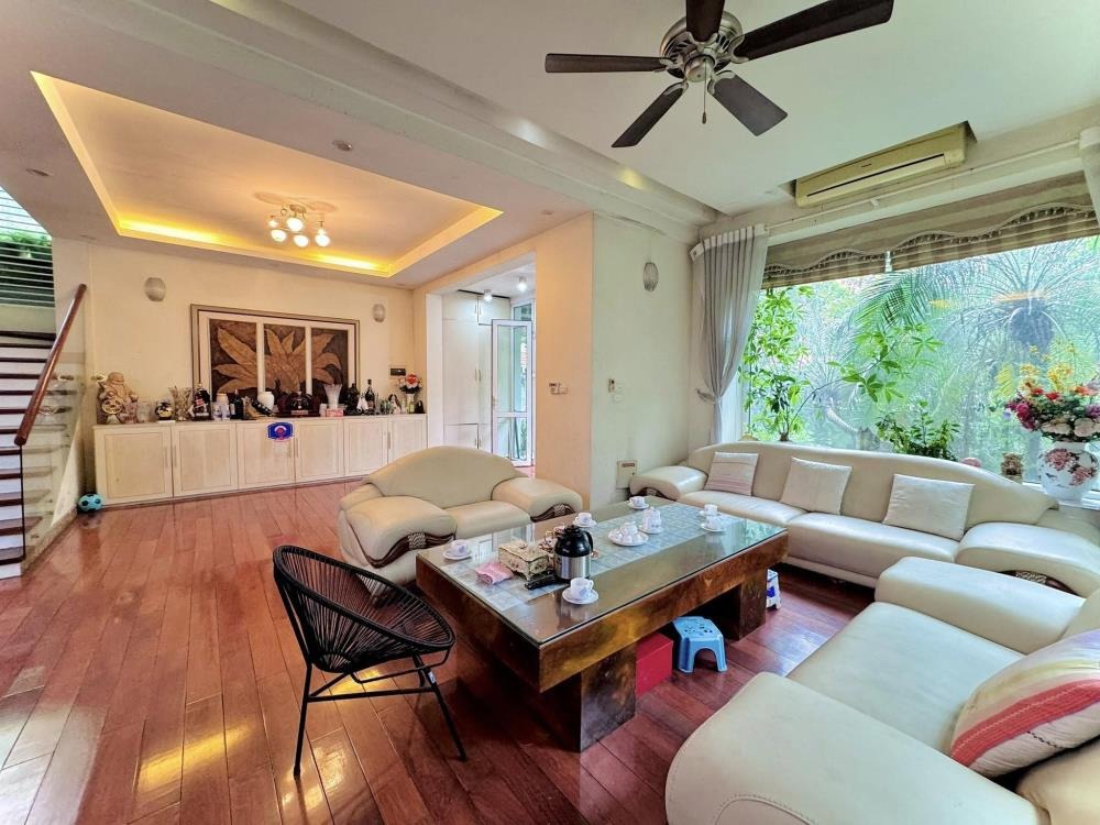 Bán Nhà Kim Đồng 321m2 - Mặt Tiền Rộng, Ô Tô Vào Cửa, Giá Tốt