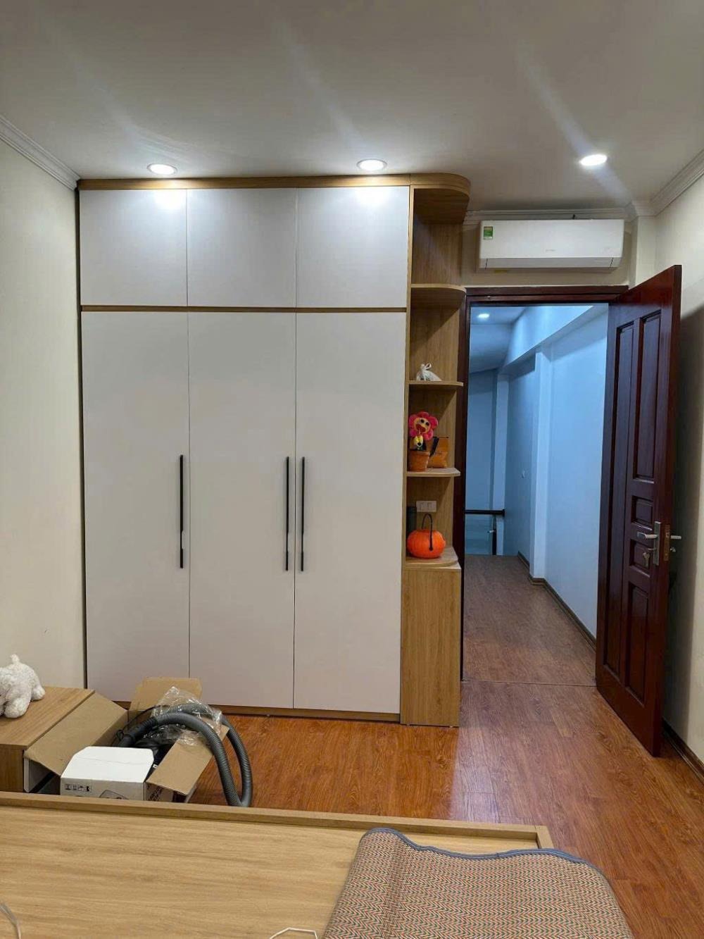 Bán nhà Thạch Bàn, Cổ Linh - 500m AEON, Cầu Vĩnh Tuy - 7.85 tỷ