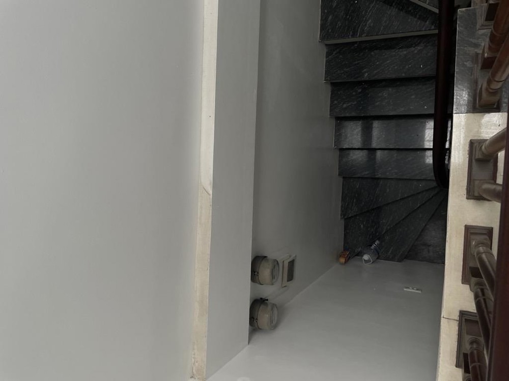 Bán nhà Hoàng Quốc Việt 36m2, 5 tầng, ngõ rộng, giá 5,75 tỷ