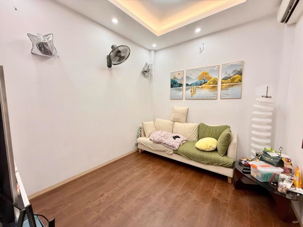 Bán nhà Nghĩa Đô 34m2, 4 tầng, gần Võ Chí Công, giá 5,4 tỷ