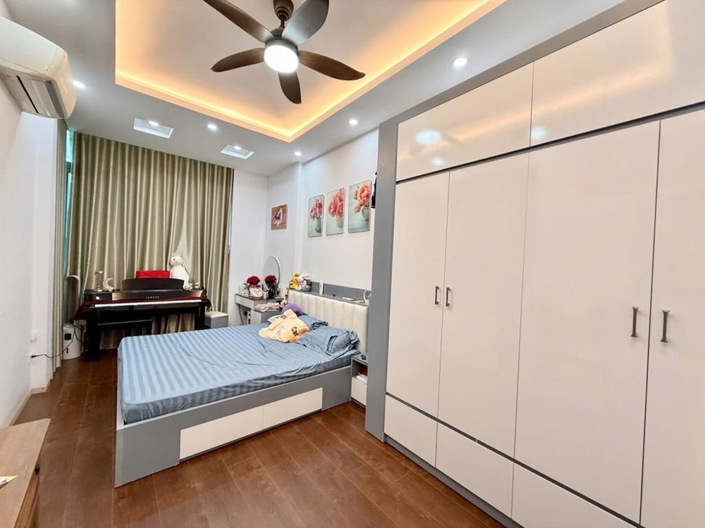 Bán nhà Võ Chí Công 37m2, 5 tầng, gần Hồ Tây, giá 5,85 tỷ