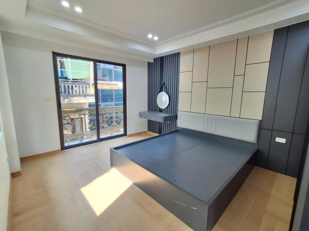 Bán nhà Sài Đồng, Long Biên 7 tầng, 60m², mặt tiền 14m - Giá 14 tỷ