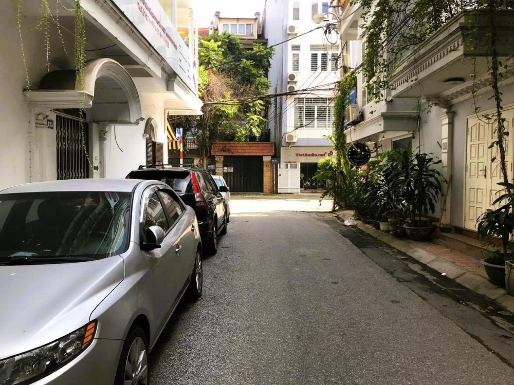 Bán nhà phân lô Vĩnh Phúc - Ba Đình: Ô tô vào nhà, kiến trúc Pháp cổ