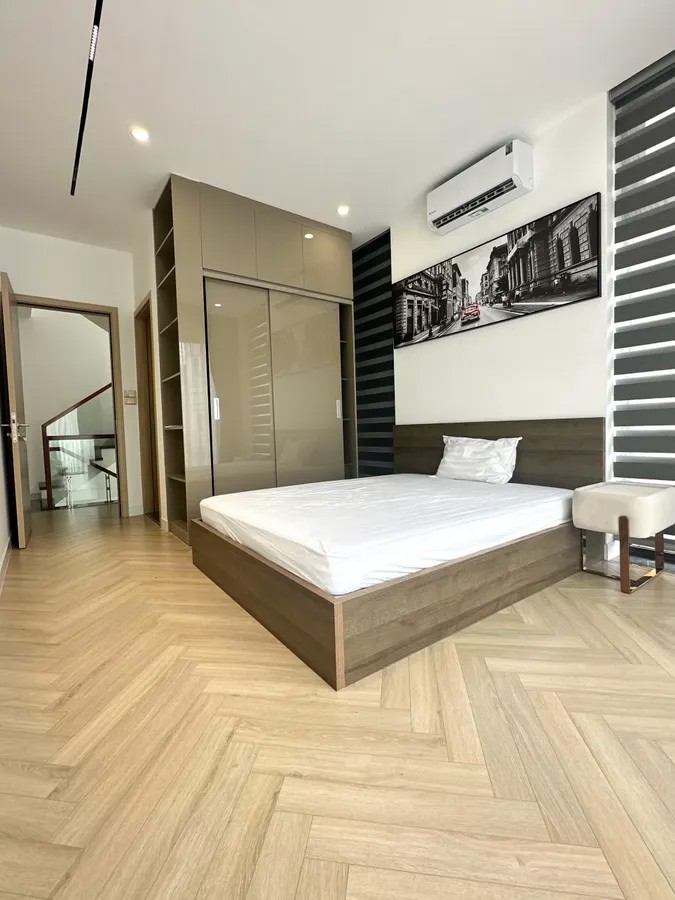 NHÀ MẶT PHỐ Nguyễn Văn Linh 79m2 X 5 Tầng, MT 6M, 20.5 tỷ Long Biên Hà Nội
