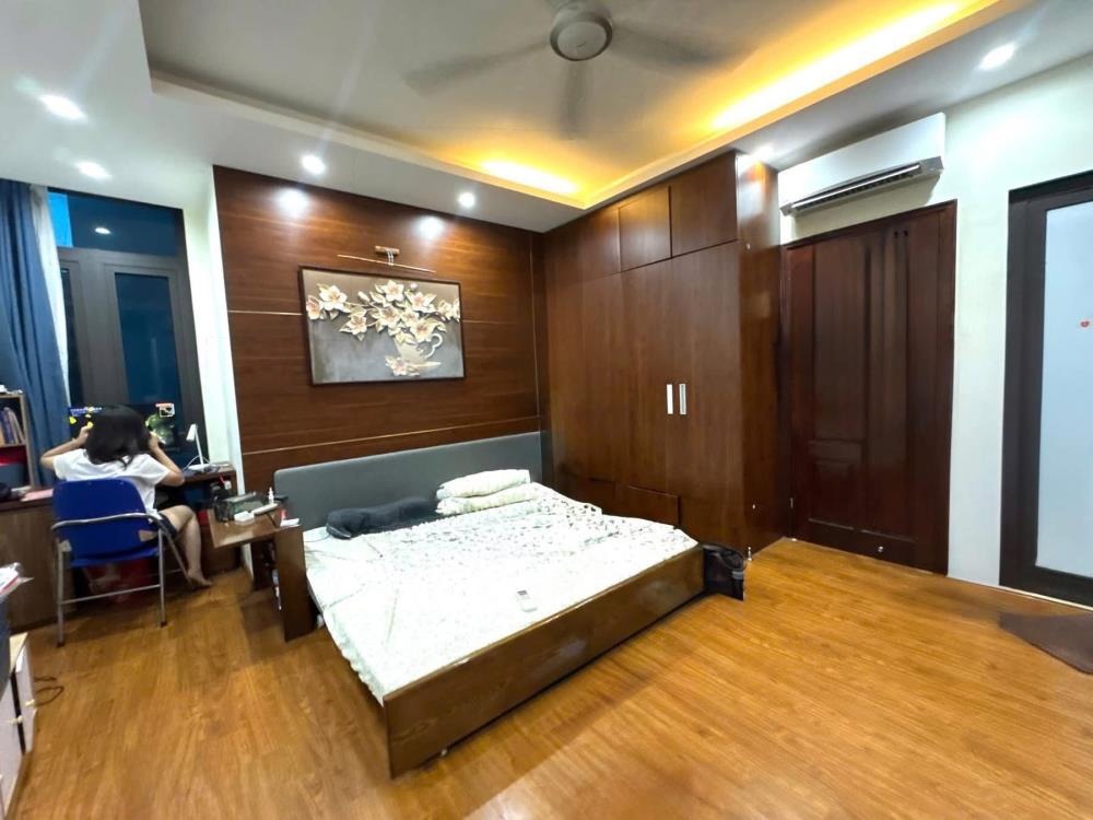 Bán Nhà Phố Tây Sơn, Đống Đa - 50m², 6 Tầng, Mặt Tiền Rộng - Giá 15.5 Tỷ