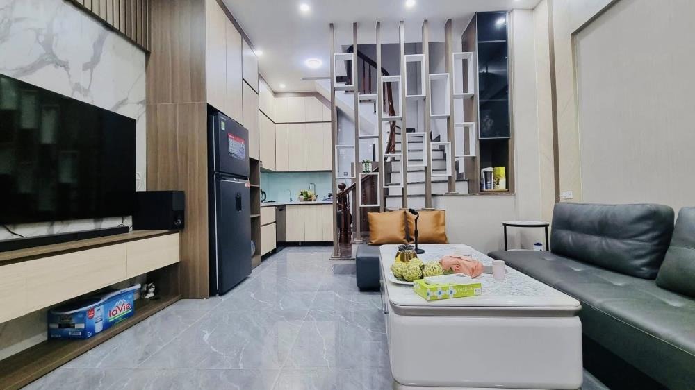 Bán nhà Tây Hồ 34m2, 5 tầng, 7.2 tỷ - Vị trí đẹp, gần trường chợ
