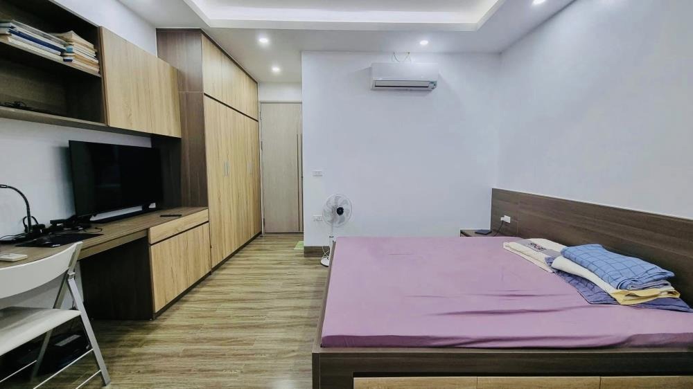 Bán nhà Tây Hồ 34m2, 5 tầng, 7.2 tỷ - Vị trí đẹp, gần trường chợ