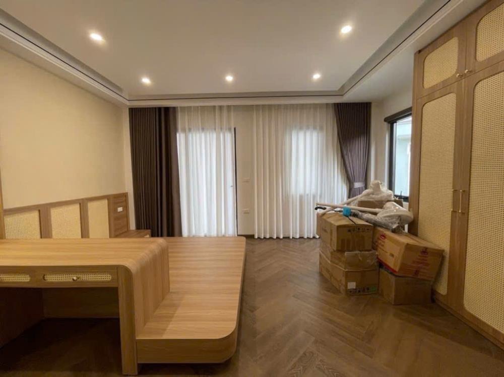 Bán nhà Ba Đình mặt phố kinh doanh, lô góc 5 tầng, ô tô dừng cửa