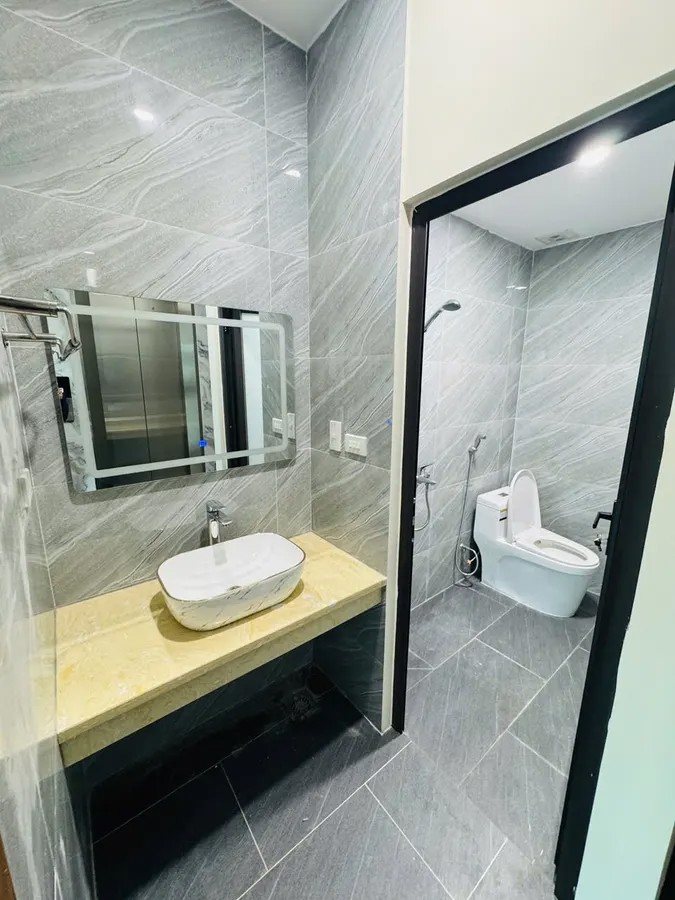 NHÀ MỚI ĐỦ NỘI THẤT O TOO VÀO Bát Khối 33m2 X 6 tầng 7.9 tỷ Long Biên Hà Nội