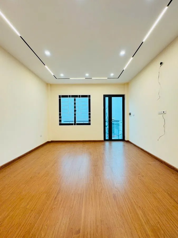 NHÀ MỚI ĐỦ NỘI THẤT O TOO VÀO Bát Khối 33m2 X 6 tầng 7.9 tỷ Long Biên Hà Nội
